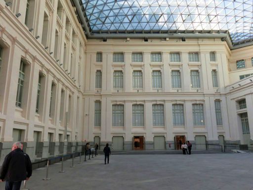 Rathaus, Palacio de Cibeles, Madrid, Spanien, nachträglich überdachter Innenhof