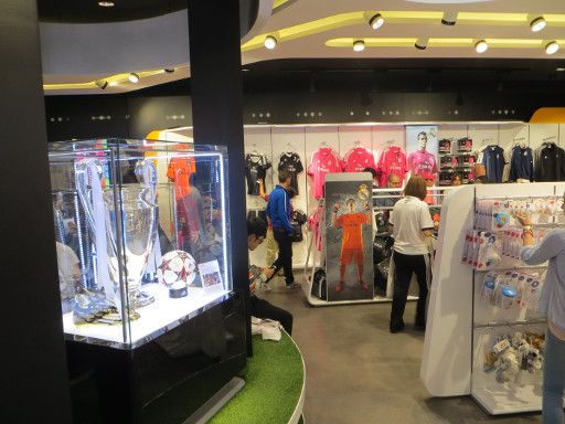 Real Madrid gegen FC Barcelona Oktober 2014, Fan Shop im Zentrum auf der Gran Via