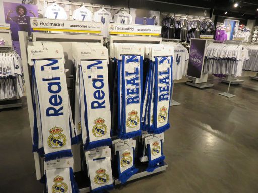 Real Madrid Tienda Bernabéu, Madrid, Spanien, Fanschal