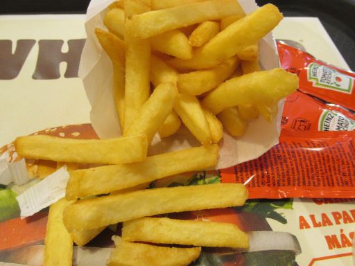 BURGER KING®, Madrid, Spanien, Pommes mit Heinz® Ketchup