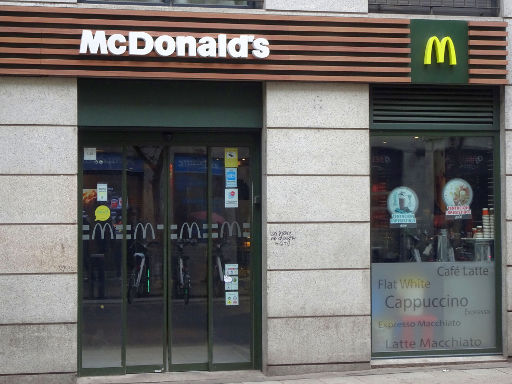 Madrid, Spanien, McDonald’s® Filiale in der Calle Fuencarral 103, 28004 Madrid