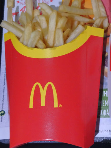 Madrid, Spanien, McDonald’s®, große Pommes