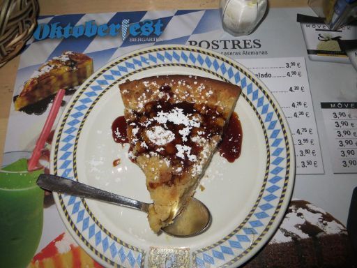 Restaurant Oktoberfest Biergarten, Madrid, Spanien, Apfelstrudel