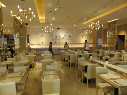 Restaurant Orient 2016, Madrid, Spanien, Restaurant mit Tischen und Stühlen