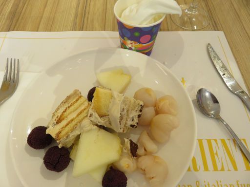 Restaurant Orient 2016, Madrid, Spanien, Lychee, Kuchen und Soft-Eis