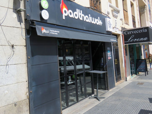 Madrid, Spanien, padthaiwok® Thai Noodles Bar, Außenansicht padthaiwok® La Latina am Plaza de la Cebada, 3 in 28005 Madrid