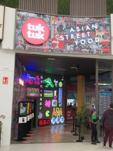 Madrid, Spanien, tuk tuk Asian Street Food, Eingang im Einkaufszentrum