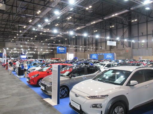 24. Salón del Vehículo de Ocasión y Semínuevo 2021, Madrid, Spanien, Halle 6 mit Lexus, Hyundai, Audi, Ford, Peugeot und weitere