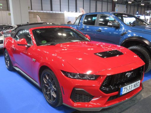 Salón del Vehículo de Ocasión y Seminuevo 2025, Madrid, Spanien, Ford Mustag Cabrio mit Schaltgetriebe