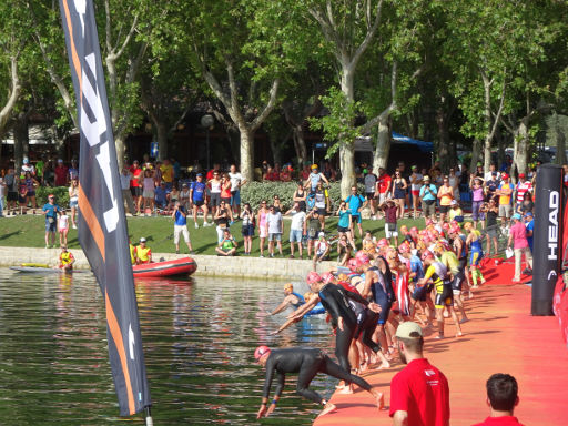 Santander Triatlón del Madrid 2019, Madrid, Spanien, Start Schwimmen Sonntag 10:00