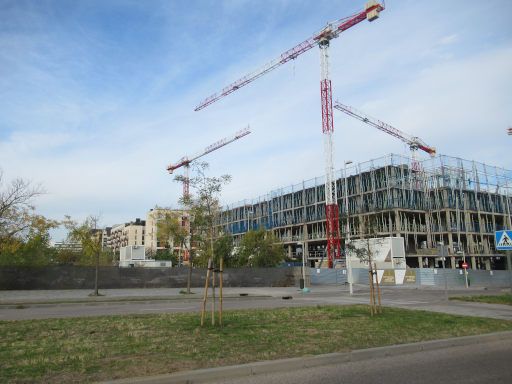 Stadtteil Valdebebas, Madrid, Spanien, im Bau befindliches Wohngebäude