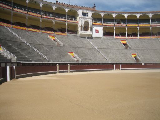 Stierkampfarena Plaza de Toros de las Ventas, Madrid, Spanien, Blick aus der Arena auf die Ränge und königliche Loge