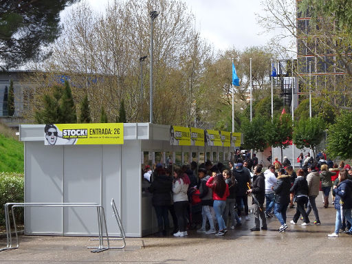 Stock! Feria Outlet Madrid 2019, Madrid, Spanien, Kassenhäuschen auf dem Außengelände