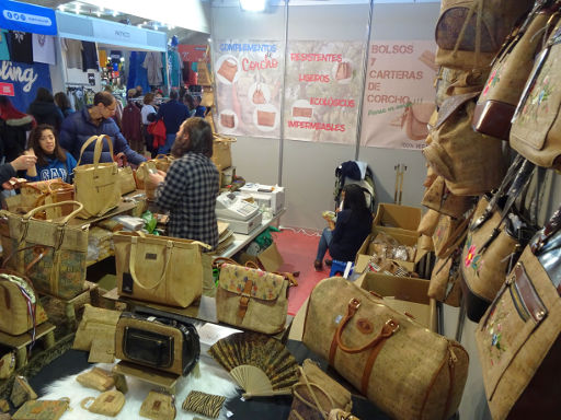 Stock! Feria Outlet Madrid 2019, Madrid, Spanien, ökologische Handtaschen