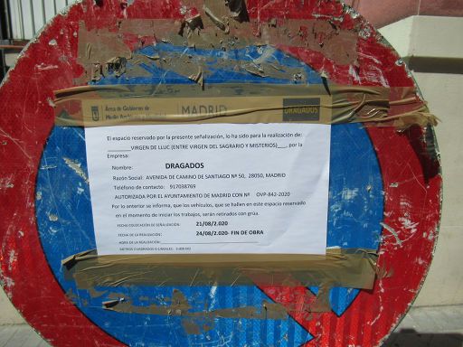 Strassenbau, Madrid, Spanien, Schild Absolutes Halteverbot Ankündigung Bauarbeiten August 2020