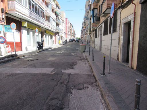 Strassenbau, Madrid, Spanien, Straße teilweise noch mit Pflastersteinen