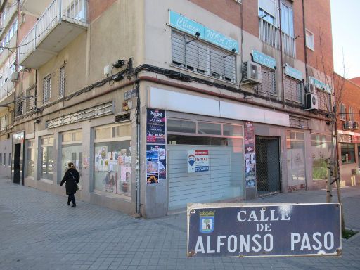 Strukturwandel Ladengeschäfte, Madrid, Spanien, unbekanntes Ladengeschäft in der Calle Alfonso Paso, 2023 geschlossen