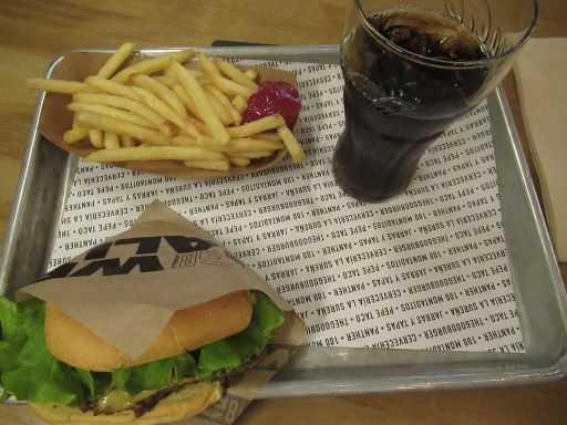 TGB THE GOOD BURGER, Madrid, Spanien, Single Menü mit BBQ Burger, Pommes und Getränk