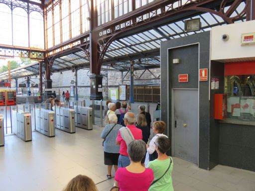 Tren de Felipe II, Madrid, Spanien, Fahrscheinkontrolle Bahnhof Príncipe Pío