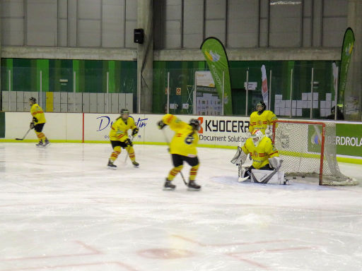 IIHF Ice Hockey Women’s World Championship Division II Group B, Valdemoro, Madrid, Spanien, Spanische Damenmannschaft beim Aufwärmen