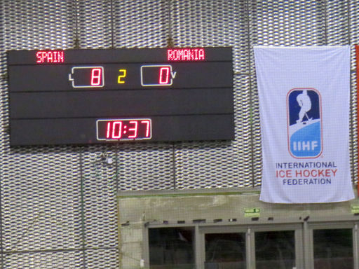 IIHF Ice Hockey Women’s World Championship Division II Group B, Valdemoro, Madrid, Spanien, Anzeigetafel mit Spielstand und Restspielzeit