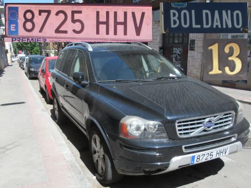 Veh&iacute;culos abandonados, verlassene Fahrzeuge, Madrid, Spanien, Volvo XC 90, Kennzeichen 8725 HHV, Erstzulassung Februar 2012, Calle Boldano 13, 28027 Madrid im April 2026