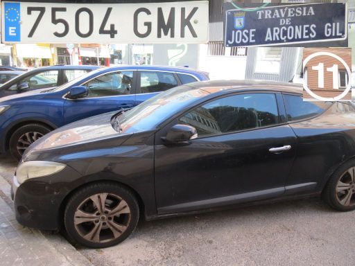 Vehículos abandonados, verlassene Fahrzeuge, Madrid, Spanien, Renault Megane, Kennzeichen 7504 GMK, Erstzulassung Mai 2009, Travesia Jose Arcones Gil 11, 28017 Madrid im April 2026