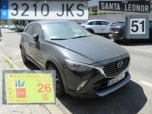 Veh&iacute;culos abandonados, verlassene Fahrzeuge, Madrid, Spanien, Mazda CX3, Kennzeichen 3210 JKS, Erstzulassung Januar 2016, Calle Santa Leonor 51, 28037 Madrid im April 2026