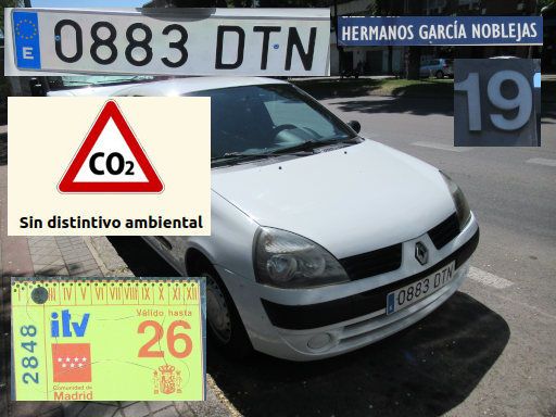 Veh&iacute;culos abandonados, verlassene Fahrzeuge, Madrid, Spanien, Renault Clio, Kennzeichen 0883 DTN, Erstzulassung Januar 2005, Calle Hermanos Garcia Noblejas 19, 28037 Madrid im April 2026