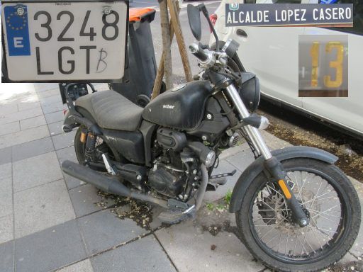 Veh&iacute;culos abandonados, verlassene Fahrzeuge, Madrid, Spanien, Motorrad Macbor Rockstar Flat 125, Kennzeichen 3248 LGT, Erstzulassung Juni 2020, Calle Alcalde Lopez Casero 13, 28027 Madrid im April 2026