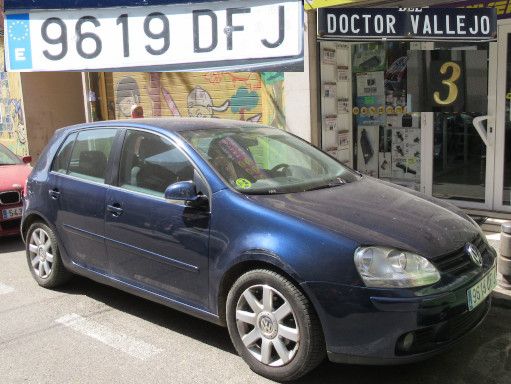 Veh&iacute;culos abandonados, verlassene Fahrzeuge, Madrid, Spanien, Volkswagen Golf 1.6 FSI, Kennzeichen 9619 DFJ, Erstzulassung Januar 2005, Calle Doctor Vallejo 3, 28027 Madrid im April 2026