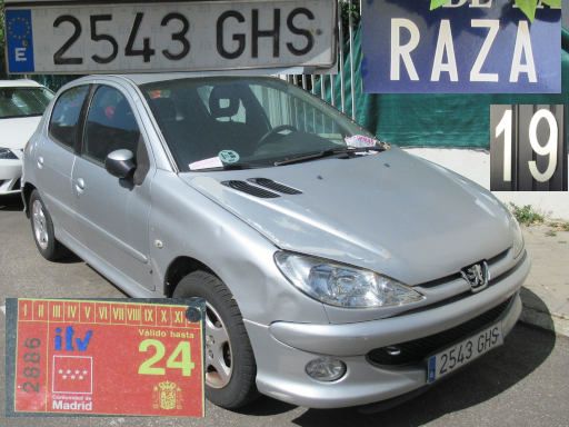 Veh&iacute;culos abandonados, verlassene Fahrzeuge, Madrid, Spanien, Peugeot 206 HDI, Kennzeichen 2543 GHS, Erstzulassung September 2008, Calle Raza 19, 28022 Madrid im April 2026