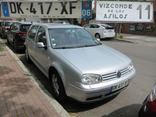 Vehículos abandonados, verlassene Fahrzeuge, Madrid, Spanien, Volkswagen Golf, Kennzeichen Frankreich DK 417 XF, unbekannte Erstzulassung, Calle Vizconde de los Asilos 11, 28027 Madrid im April 2026
