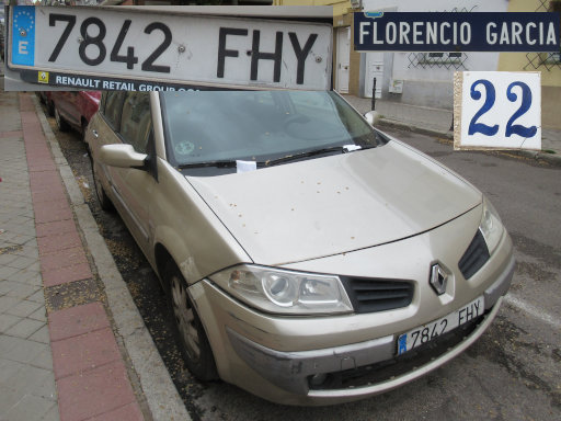 Vehículos abandonados, verlassene Fahrzeuge, Madrid, Spanien, Renault Megane, Kennzeichen 7842 FHY, Erstzulassung November 2006, Calle Florencio Garcia 22, 28027 Madrid im April 2026