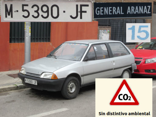 Vehículos abandonados, verlassene Fahrzeuge, Madrid, Spanien, Citroën AX 11 TRE, Kennzeichen M 5390 JF, Erstzulassung Oktober 1988, Calle General Aranaz 15, 28027 Madrid im April 2026