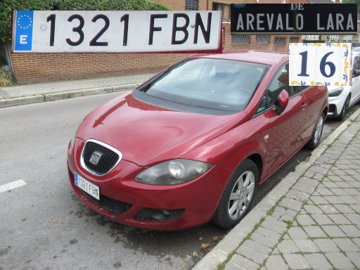 Vehículos abandonados, verlassene Fahrzeuge, Madrid, Spanien, Seat Leon, Kennzeichen 1321 FBN, Erstzulassung Juni 2006, Calle Arevalo Lara 16, 28027 Madrid im April 2026