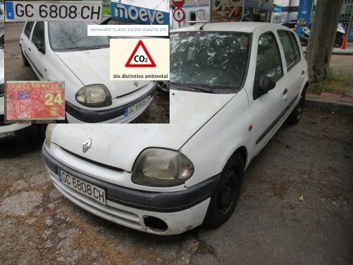 Vehículos abandonados, verlassene Fahrzeuge, Madrid, Spanien, Renault Clio, Kennzeichen GC 6808 CH, Erstzulassung September 1999, Calle Hernandez Tejada s/n ESQ. Agastia s/n, 28027 Madrid im April 2026