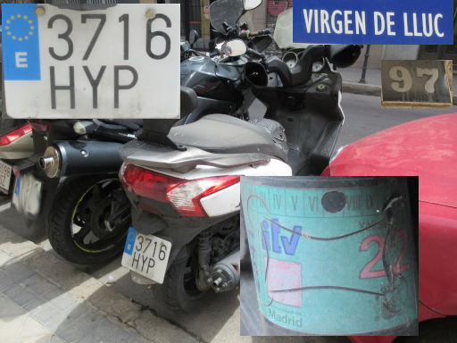 Vehículos abandonados, verlassene Fahrzeuge, Madrid, Spanien, Motorroller, Kennzeichen 3716 HYP, Erstzulassung Juli 2014, Calle Virgen de Lluc 97, 28027 Madrid im April 2026