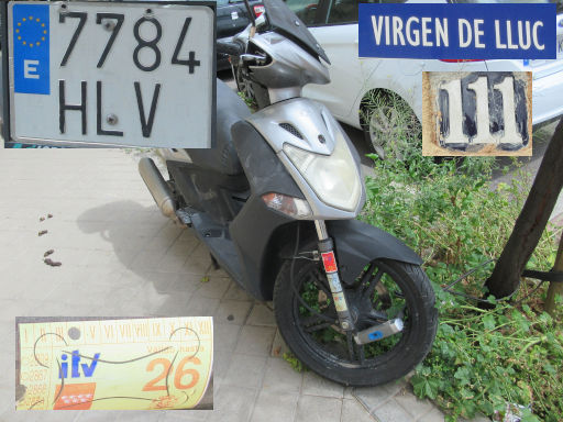 Vehículos abandonados, verlassene Fahrzeuge, Madrid, Spanien, Motorroller, Kennzeichen 7784 HLV, Erstzulassung August 2012, Calle Virgen de Lluc 111, 28027 Madrid im April 2026