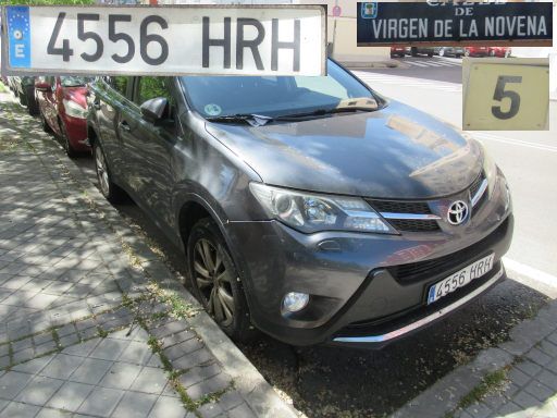 Vehículos abandonados, verlassene Fahrzeuge, Madrid, Spanien, Toyota RAV4 AWD, Kennzeichen 4556 HRH, Erstzulassung Mai 2013, Calle Virgen de la Novena 5, 28027 Madrid im April 2026