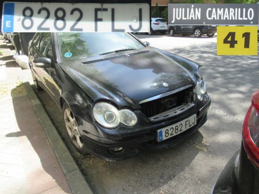 Vehículos abandonados, verlassene Fahrzeuge, Madrid, Spanien, Mercedes-Benz C180 Kompressor, Kennzeichen 8282 FLJ, Erstzulassung Februar 2007, Calle Julian Camarillo 41, 28037 Madrid im April 2026