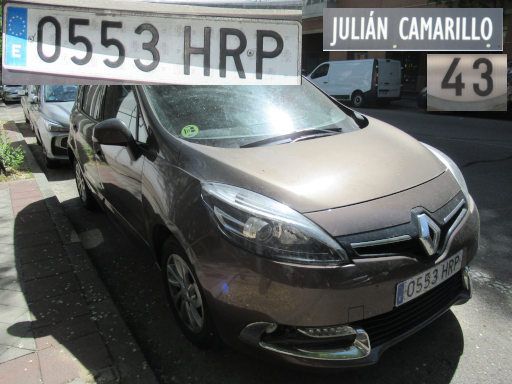 Vehículos abandonados, verlassene Fahrzeuge, Madrid, Spanien, Renault Scenic dCi, Kennzeichen 0553 HRP, Erstzulassung Juni 2013, Calle Julian Camarillo 43, 28037 Madrid im April 2026