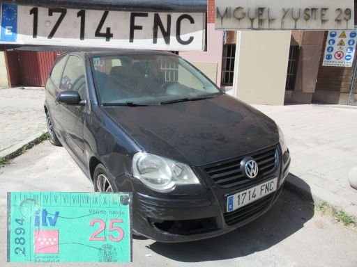 Vehículos abandonados, verlassene Fahrzeuge, Madrid, Spanien, Volkswagen Polo, Kennzeichen 1714 FNC, Erstzulassung April 2007, Calle Miguel Yuste 29, 28037 Madrid im April 2026