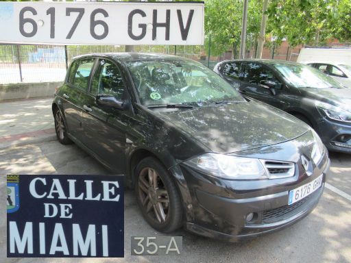 Vehículos abandonados, verlassene Fahrzeuge, Madrid, Spanien, Renault Megane GT, Kennzeichen 6176 GHV, Erstzulassung Oktober 2008, Calle Miami 35 A / Calle Iquitos, 28027 Madrid im August 2025