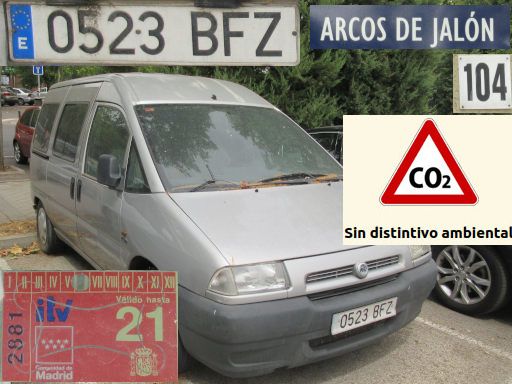 Vehículos abandonados, verlassene Fahrzeuge, Madrid, Spanien, Fiat Scudo Combinato, Kennzeichen 0523 BFZ, Erstzulassung Februar 2001, Calle Arcos de Jalon 104, 28037 Madrid im August 2025