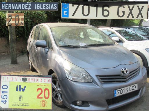 Vehículos abandonados, verlassene Fahrzeuge, Madrid, Spanien, Toyota Verso, Kennzeichen 7016 GXX, Erstzulassung Juli 2010, Calle Hernandez Iglesias 20 A, 28027 Madrid im August 2025