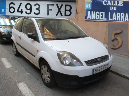 Vehículos abandonados, verlassene Fahrzeuge, Madrid, Spanien, Ford Fiesta, Kennzeichen 6493 FXB, Erstzulassung November 2007, Calle Angel Larra 5, 28027 Madrid im August 2025