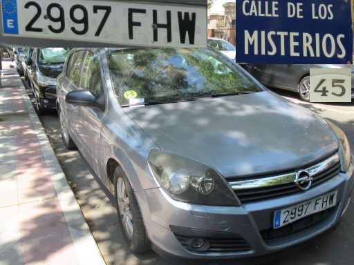 Vehículos abandonados, verlassene Fahrzeuge, Madrid, Spanien, Opel Astra 1.9 CDTI, Kennzeichen 2997 FHW, Erstzulassung November 2006, Calle Misterios 45, 28027 Madrid im August 2025