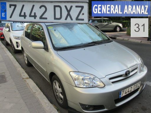 Vehículos abandonados, verlassene Fahrzeuge, Madrid, Spanien, Toyota Corolla D4D, Kennzeichen 7442 DXZ, Erstzulassung Januar 2005, Calle General Aranaz 31, 28027 Madrid im August 2025