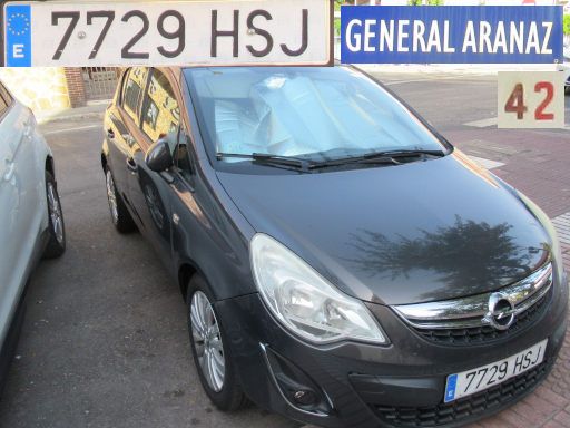 Vehículos abandonados, verlassene Fahrzeuge, Madrid, Spanien, Opel Corsa, Kennzeichen 7729 HSJ, Erstzulassung Juli 2015, Calle General Aranaz 42, 28027 Madrid im August 2025